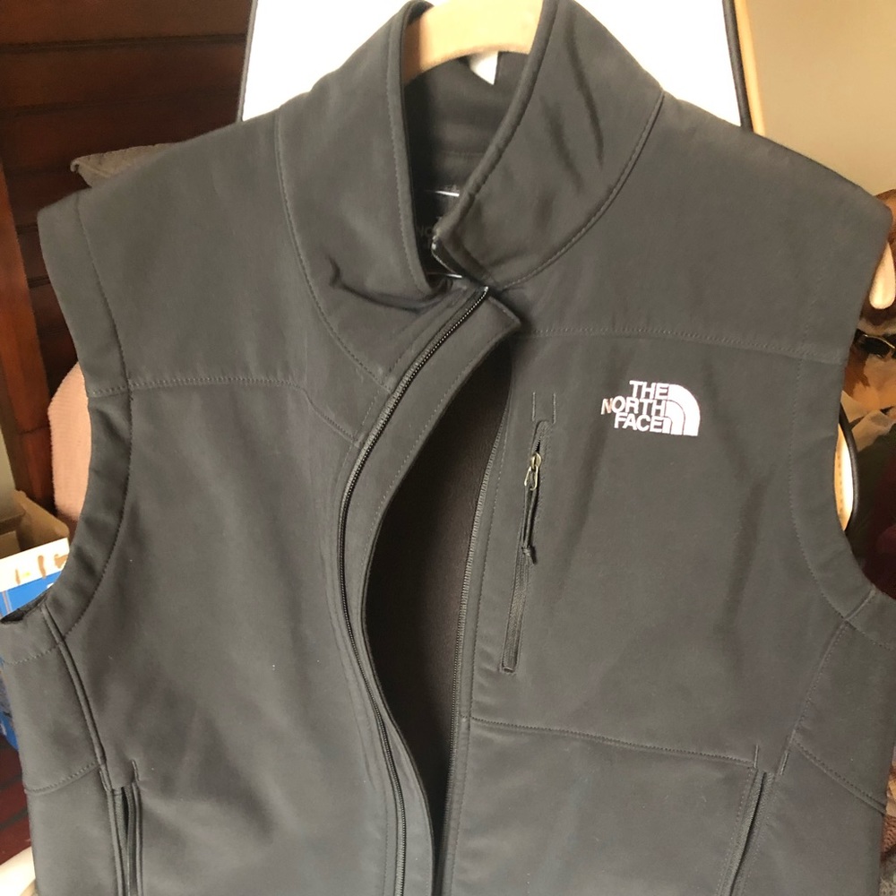TNF vest size medium